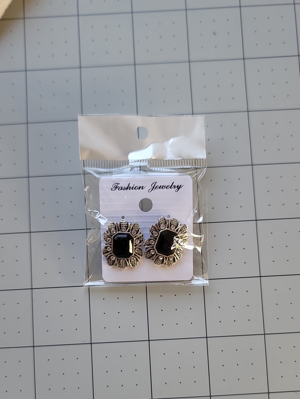 Fashion Jewelry Black and Silver Floral Frame Stud Earrings